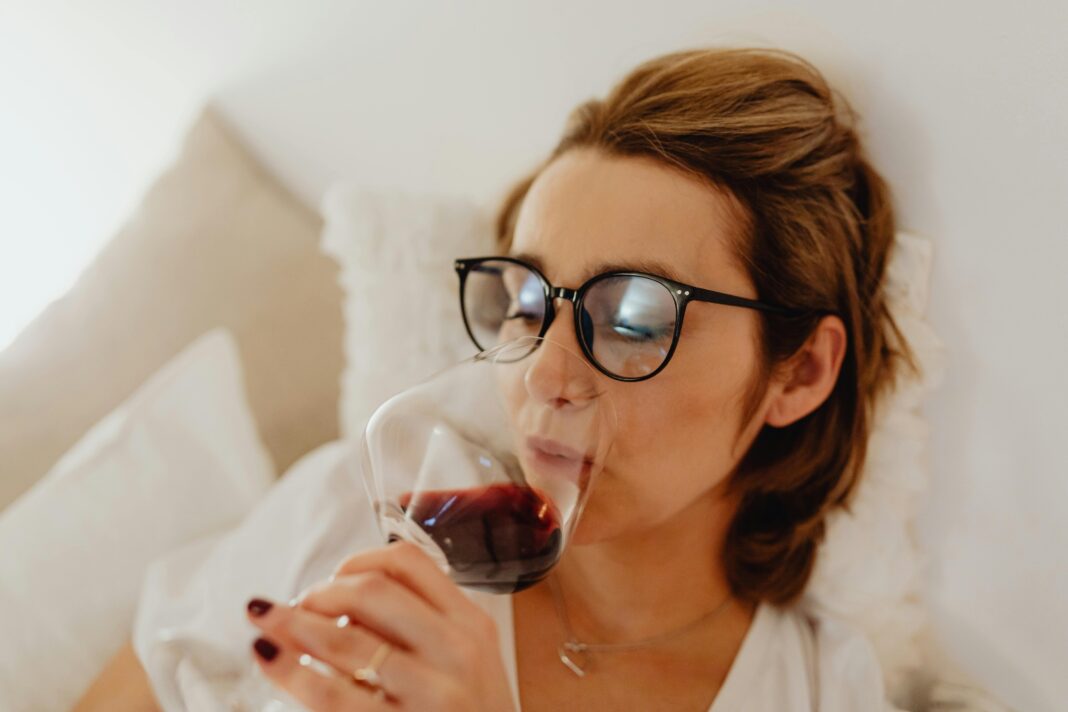 Benefits & Side Effects of Consuming Red Wine