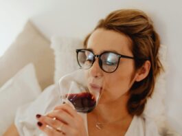 Benefits & Side Effects of Consuming Red Wine