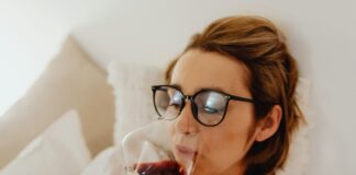 Benefits & Side Effects of Consuming Red Wine