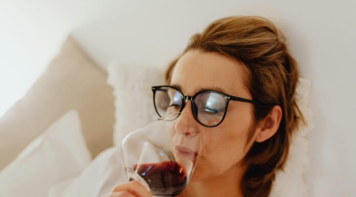 Benefits & Side Effects of Consuming Red Wine